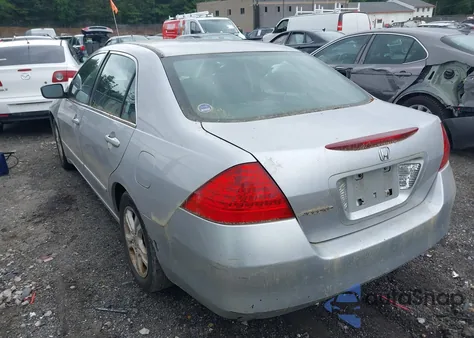 2006 Honda Accord 2.4 Ex z USA, uszkodzony, nr VIN 1HGCM56736A185832